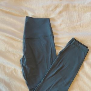 Teal blue Lululemon wonder under leggings